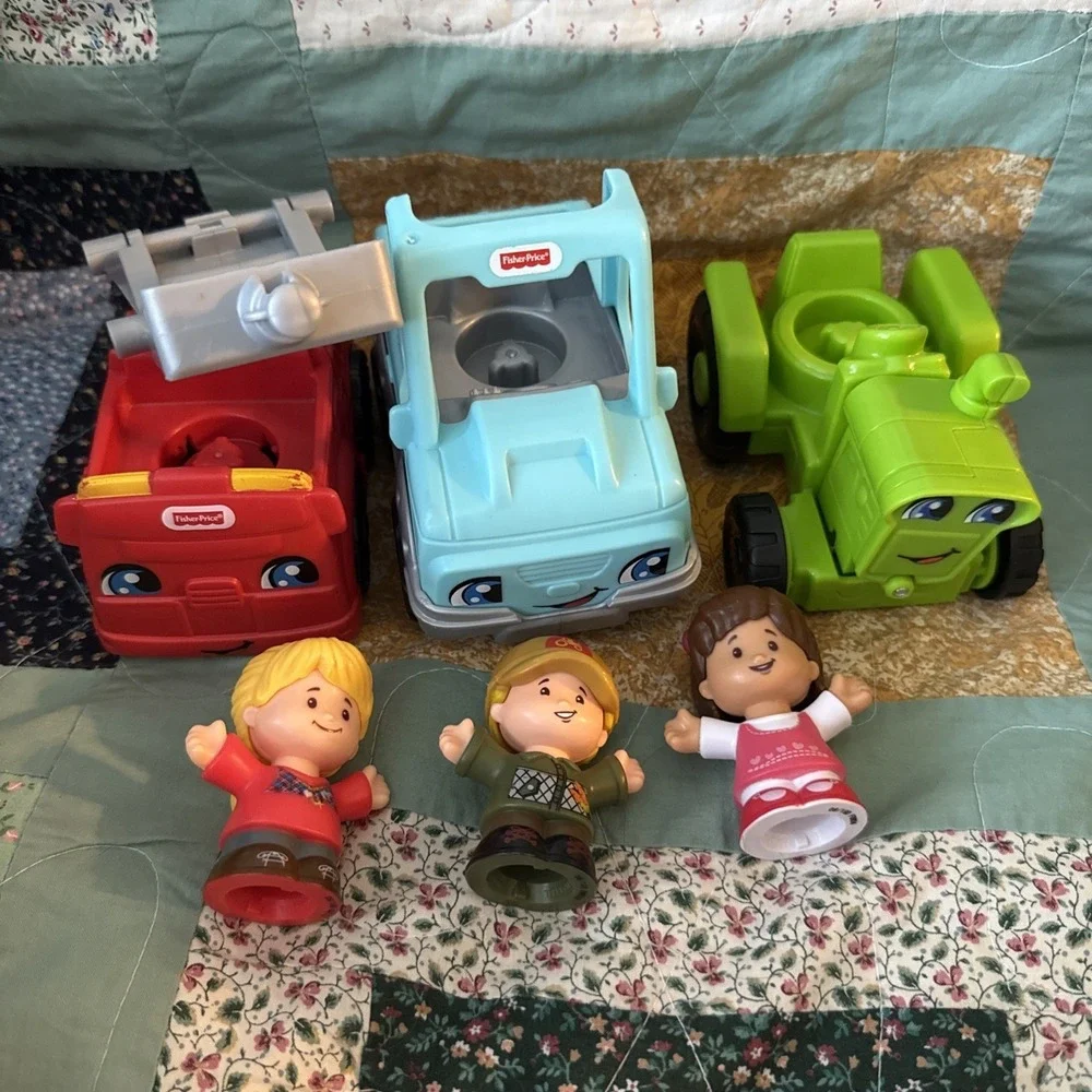 Fisher-Price  Little People Truckin' Along Vehicle Set Tractor Truck Girl Boy‎